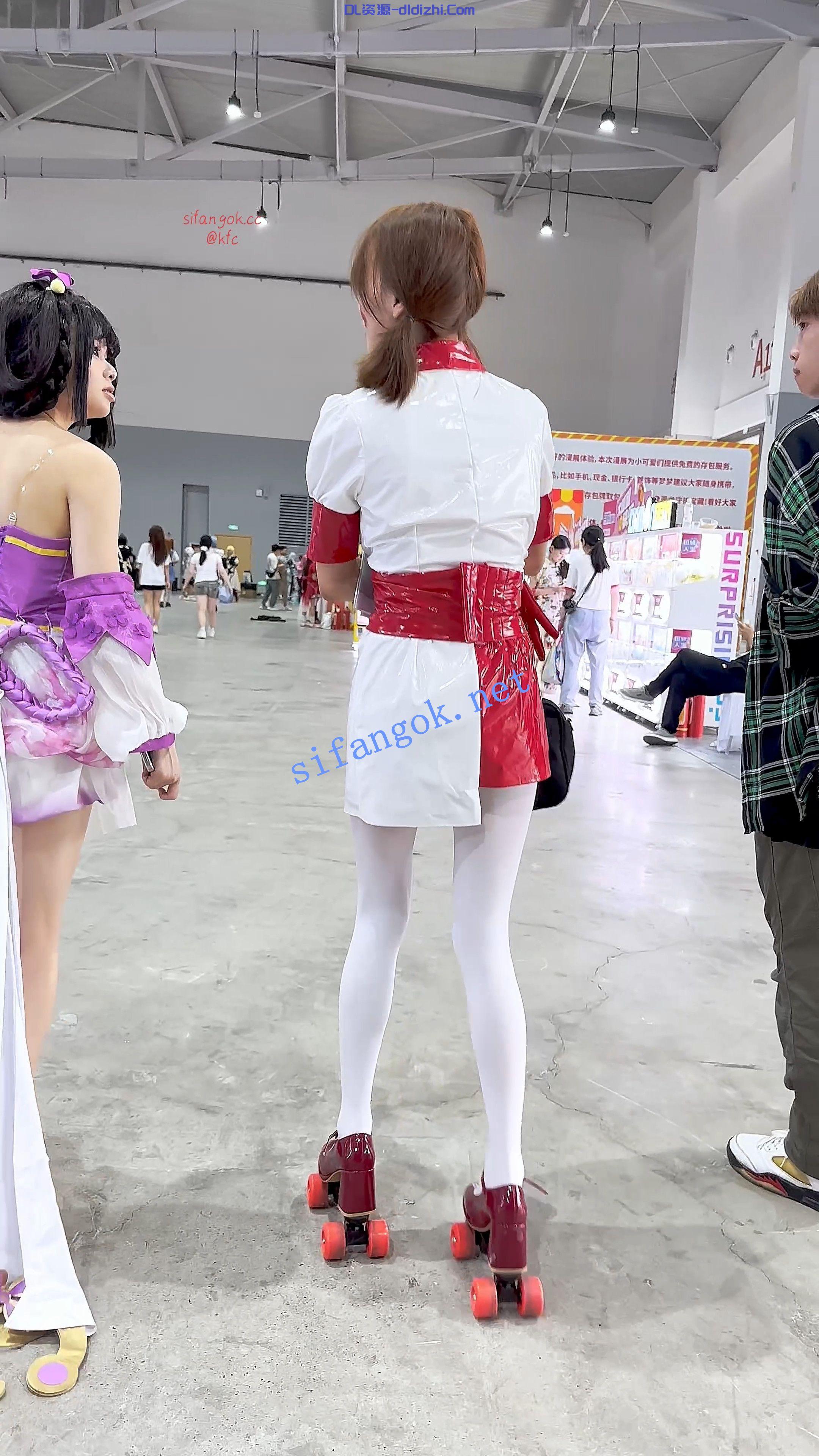 【KFC】新手学妹玩轮滑·一直扭动露出白丝屁股·真怕摔我怀里 493.5MB