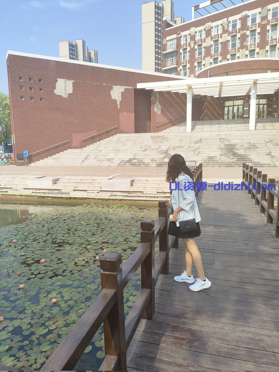 劲哥夫妻，昨晚回家，被老李内射完明显变骚了，老婆问我敢不敢开灯操她，那有啥不敢，说干就干 172.8MB