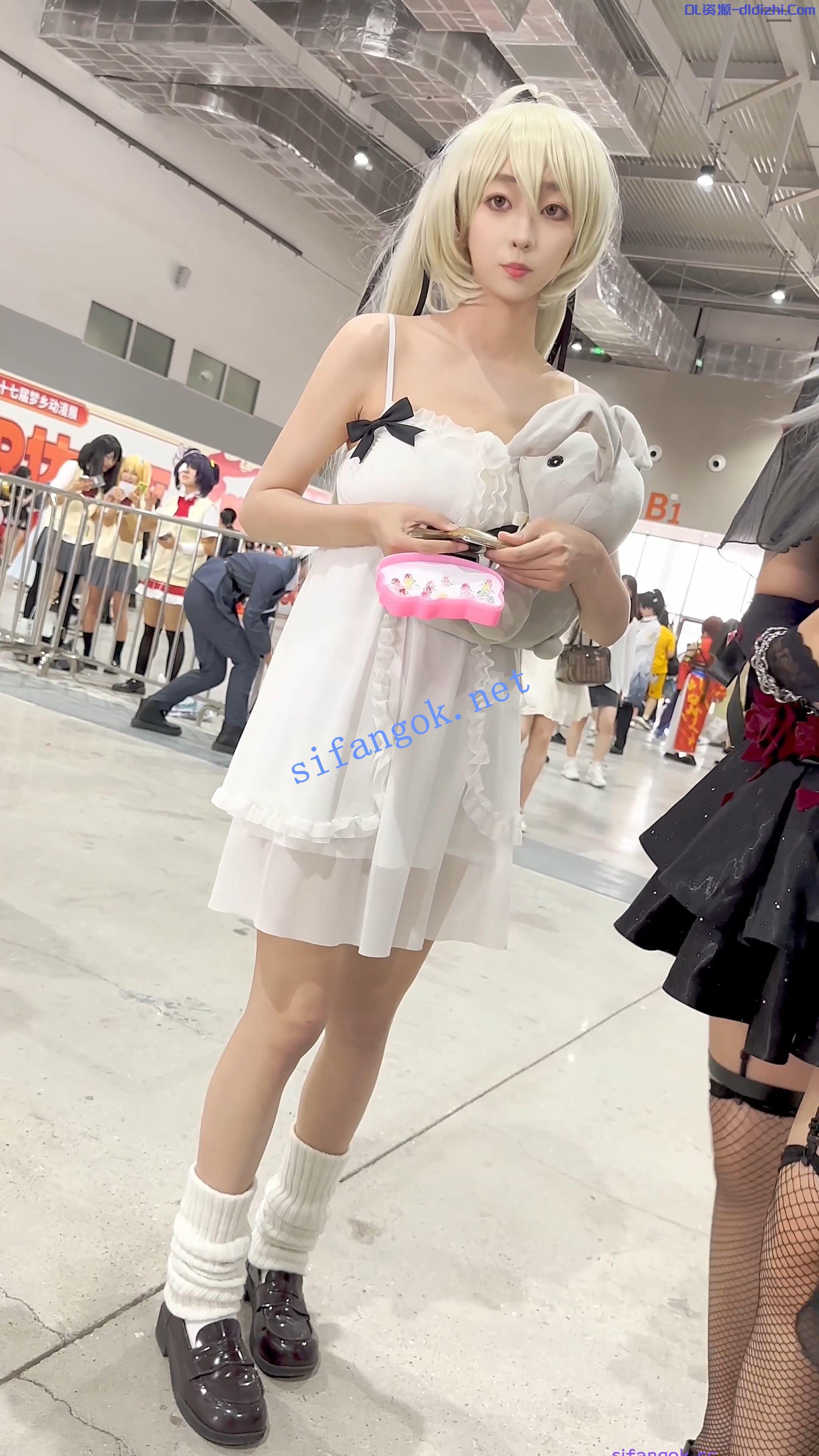 【KFC】白色长裙堆堆袜学生妹逛街·淡蓝色内内前后CD 360.3MB